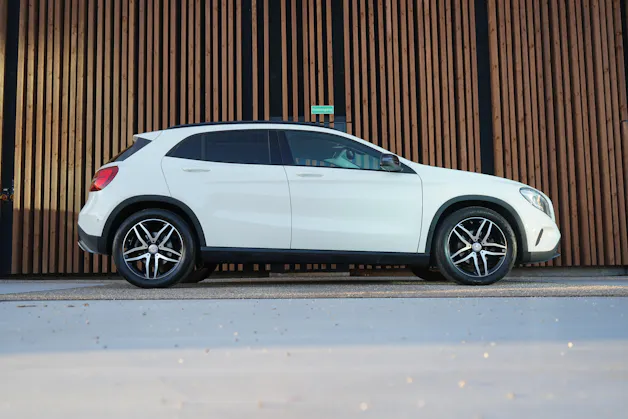 MERCEDES-BENZ GLA 220 CDI URBAN NIGHT 4MATIC 7G-DCT l 170 PS