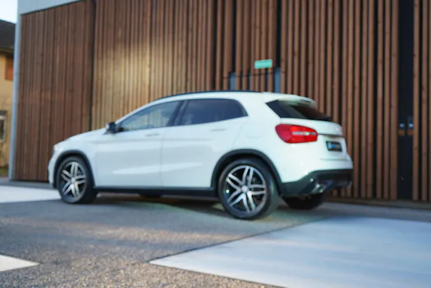 MERCEDES-BENZ GLA 220 CDI URBAN NIGHT 4MATIC 7G-DCT l 170 PS