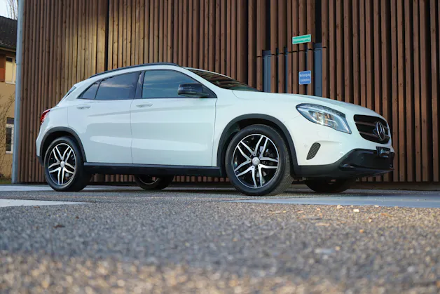 MERCEDES-BENZ GLA 220 CDI URBAN NIGHT 4MATIC 7G-DCT l 170 PS