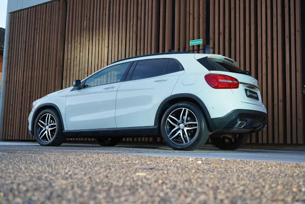 MERCEDES-BENZ GLA 220 CDI URBAN NIGHT 4MATIC 7G-DCT l 170 PS