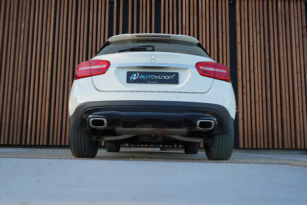 MERCEDES-BENZ GLA 220 CDI URBAN NIGHT 4MATIC 7G-DCT l 170 PS