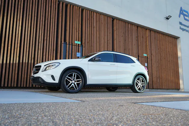 MERCEDES-BENZ GLA 220 CDI URBAN NIGHT 4MATIC 7G-DCT l 170 PS