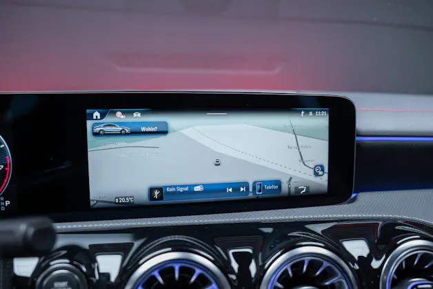 MERCEDES-BENZ CLA 35 AMG 4matic / Panorama-Glasdach / Burmester / Rückfahrkamera