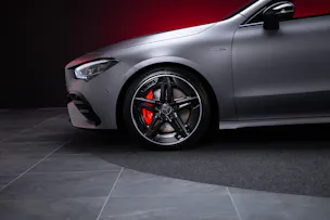 MERCEDES-BENZ CLA 35 AMG 4matic / Panorama-Glasdach / Burmester / Rückfahrkamera