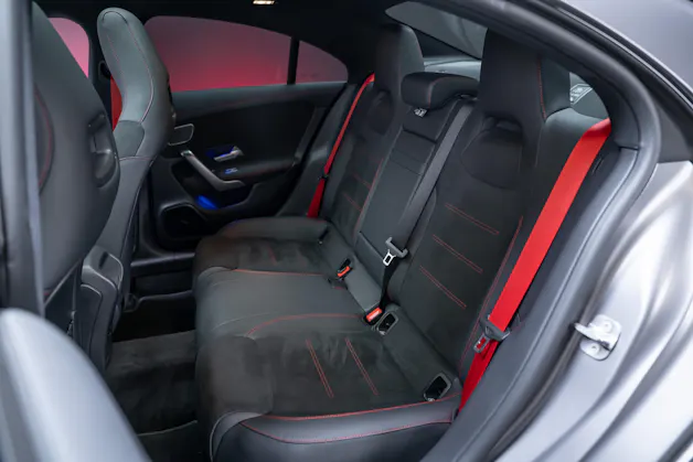MERCEDES-BENZ CLA 35 AMG 4matic / Panorama-Glasdach / Burmester / Rückfahrkamera