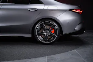 MERCEDES-BENZ CLA 35 AMG 4matic / Panorama-Glasdach / Burmester / Rückfahrkamera