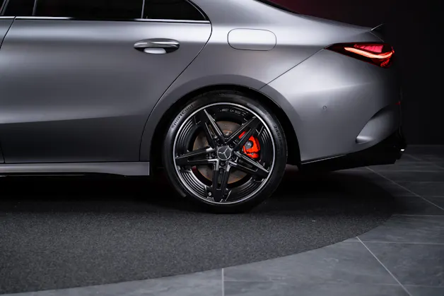 MERCEDES-BENZ CLA 35 AMG 4matic / Panorama-Glasdach / Burmester / Rückfahrkamera