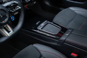 MERCEDES-BENZ CLA 35 AMG 4matic / Panorama-Glasdach / Burmester / Rückfahrkamera