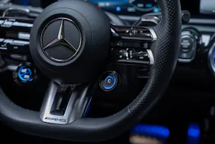 MERCEDES-BENZ CLA 35 AMG 4matic / Panorama-Glasdach / Burmester / Rückfahrkamera