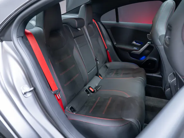 MERCEDES-BENZ CLA 35 AMG 4matic / Panorama-Glasdach / Burmester / Rückfahrkamera