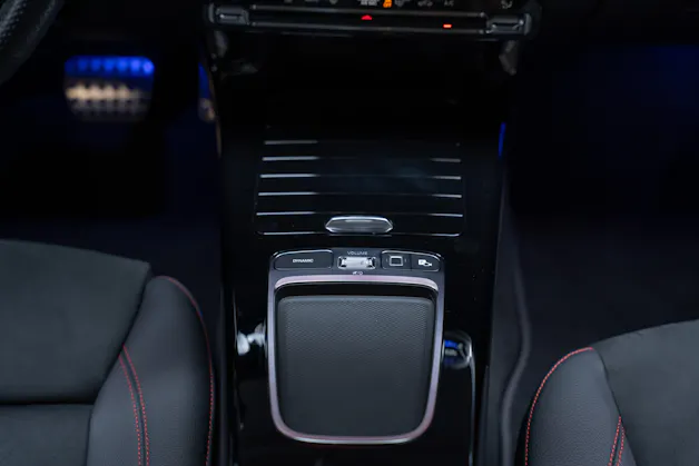 MERCEDES-BENZ CLA 35 AMG 4matic / Panorama-Glasdach / Burmester / Rückfahrkamera