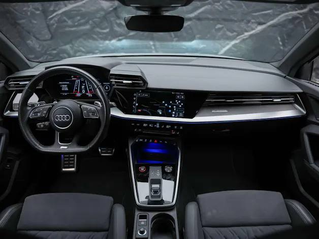 AUDI RS3 Limousine 2.5 TSI quattro S-tronic *Massage*Matrix LED*Ambientebeleuchtung*
