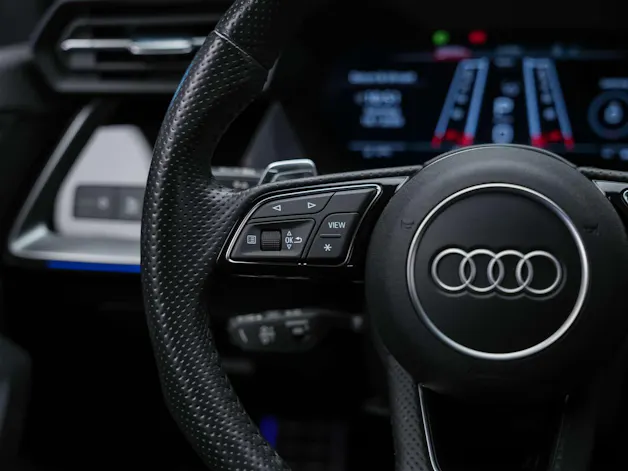 AUDI RS3 Limousine 2.5 TSI quattro S-tronic *Massage*Matrix LED*Ambientebeleuchtung*
