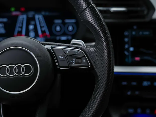 AUDI RS3 Limousine 2.5 TSI quattro S-tronic *Massage*Matrix LED*Ambientebeleuchtung*