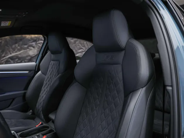 AUDI RS3 Limousine 2.5 TSI quattro S-tronic *Massage*Matrix LED*Ambientebeleuchtung*