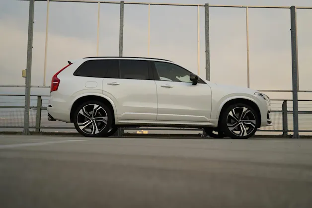 VOLVO XC90 B5 DIESEL MILD HYBRID AWD R-DESIGN GEARTRONIC l 235 PS
