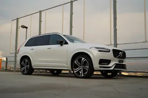 VOLVO XC90 B5 DIESEL MILD HYBRID AWD R-DESIGN GEARTRONIC l 235 PS