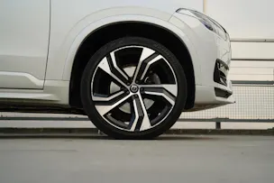 VOLVO XC90 B5 DIESEL MILD HYBRID AWD R-DESIGN GEARTRONIC l 235 PS