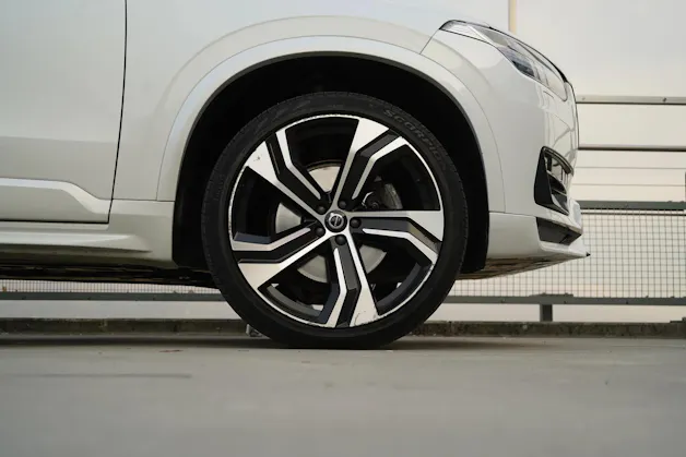 VOLVO XC90 B5 DIESEL MILD HYBRID AWD R-DESIGN GEARTRONIC l 235 PS