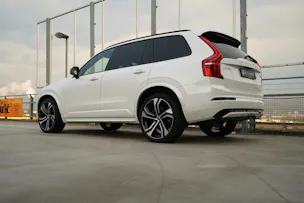 VOLVO XC90 B5 DIESEL MILD HYBRID AWD R-DESIGN GEARTRONIC l 235 PS