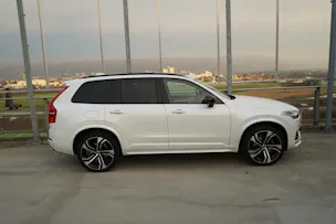 VOLVO XC90 B5 DIESEL MILD HYBRID AWD R-DESIGN GEARTRONIC l 235 PS