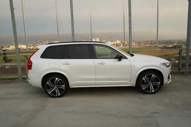 VOLVO XC90 B5 DIESEL MILD HYBRID AWD R-DESIGN GEARTRONIC l 235 PS