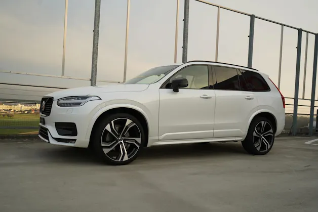 VOLVO XC90 B5 DIESEL MILD HYBRID AWD R-DESIGN GEARTRONIC l 235 PS