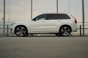 VOLVO XC90 B5 DIESEL MILD HYBRID AWD R-DESIGN GEARTRONIC l 235 PS