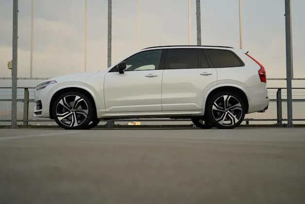 VOLVO XC90 B5 DIESEL MILD HYBRID AWD R-DESIGN GEARTRONIC l 235 PS