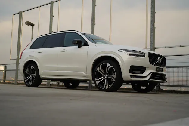 VOLVO XC90 B5 DIESEL MILD HYBRID AWD R-DESIGN GEARTRONIC l 235 PS