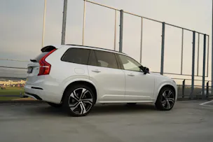 VOLVO XC90 B5 DIESEL MILD HYBRID AWD R-DESIGN GEARTRONIC l 235 PS