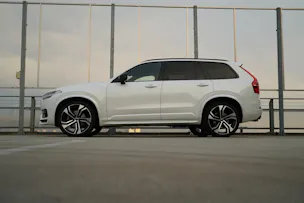 VOLVO XC90 B5 DIESEL MILD HYBRID AWD R-DESIGN GEARTRONIC l 235 PS
