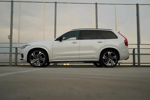 VOLVO XC90 B5 DIESEL MILD HYBRID AWD R-DESIGN GEARTRONIC l 235 PS