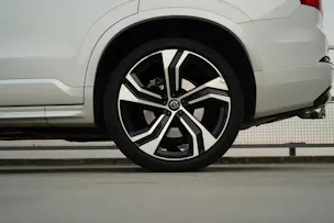 VOLVO XC90 B5 DIESEL MILD HYBRID AWD R-DESIGN GEARTRONIC l 235 PS