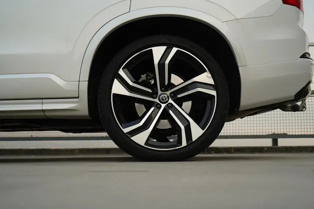 VOLVO XC90 B5 DIESEL MILD HYBRID AWD R-DESIGN GEARTRONIC l 235 PS