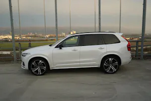 VOLVO XC90 B5 DIESEL MILD HYBRID AWD R-DESIGN GEARTRONIC l 235 PS