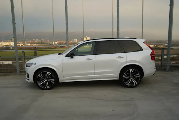 VOLVO XC90 B5 DIESEL MILD HYBRID AWD R-DESIGN GEARTRONIC l 235 PS