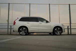 VOLVO XC90 B5 DIESEL MILD HYBRID AWD R-DESIGN GEARTRONIC l 235 PS