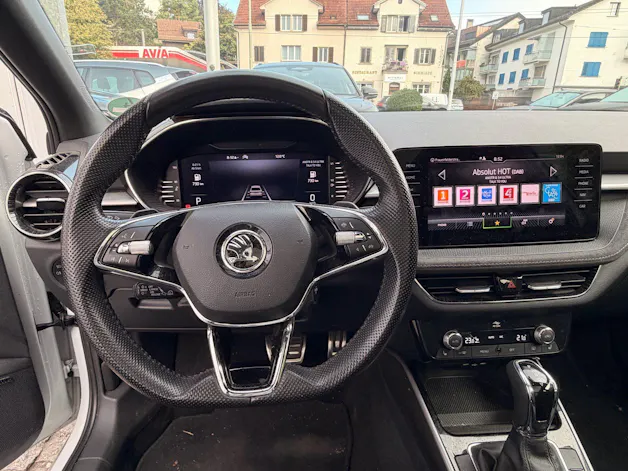 SKODA Fabia 1.0 TSI DSG STYLE *** PANORAMAGLASDACH & ANHÄNGEKUPPLUNG ***