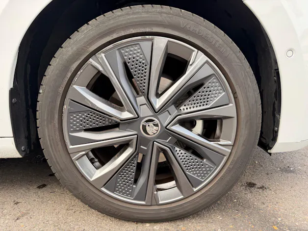 SKODA Fabia 1.0 TSI DSG STYLE *** PANORAMAGLASDACH & ANHÄNGEKUPPLUNG ***