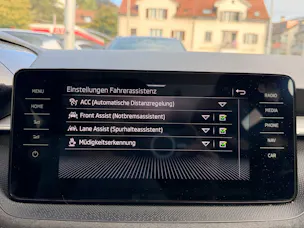 SKODA Fabia 1.0 TSI DSG STYLE *** PANORAMAGLASDACH & ANHÄNGEKUPPLUNG ***