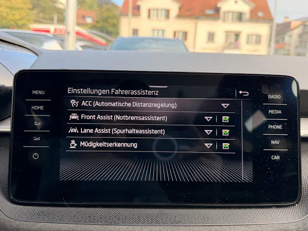 SKODA Fabia 1.0 TSI DSG STYLE *** PANORAMAGLASDACH & ANHÄNGEKUPPLUNG ***