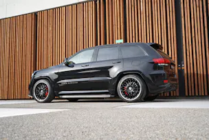 JEEP GRAND CHEROKEE 6.4 V8 HEMI BLACK SRT8 AUTOMATIC l 468 PS