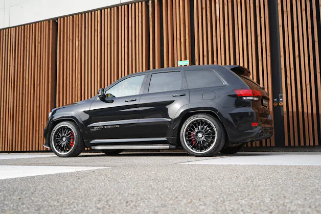 JEEP GRAND CHEROKEE 6.4 V8 HEMI BLACK SRT8 AUTOMATIC l 468 PS