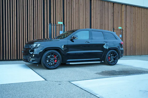 JEEP GRAND CHEROKEE 6.4 V8 HEMI BLACK SRT8 AUTOMATIC l 468 PS