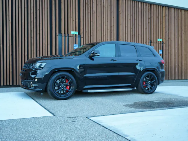JEEP GRAND CHEROKEE 6.4 V8 HEMI BLACK SRT8 AUTOMATIC l 468 PS