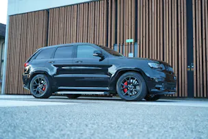 JEEP GRAND CHEROKEE 6.4 V8 HEMI BLACK SRT8 AUTOMATIC l 468 PS