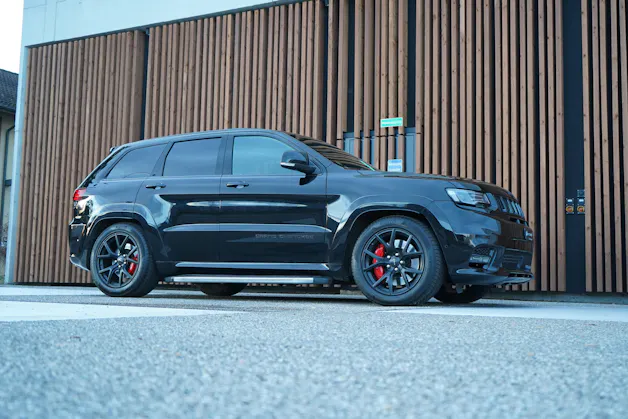 JEEP GRAND CHEROKEE 6.4 V8 HEMI BLACK SRT8 AUTOMATIC l 468 PS