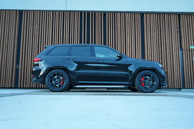 JEEP GRAND CHEROKEE 6.4 V8 HEMI BLACK SRT8 AUTOMATIC l 468 PS