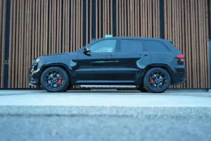 JEEP GRAND CHEROKEE 6.4 V8 HEMI BLACK SRT8 AUTOMATIC l 468 PS